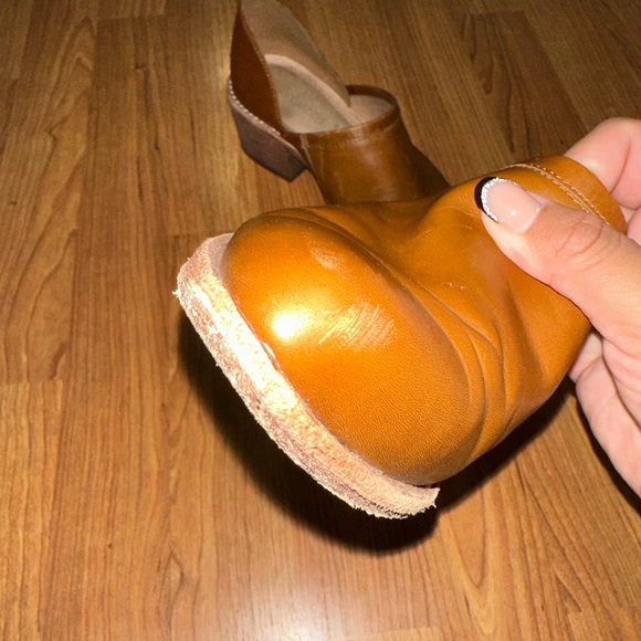 Madewell The Brady Lowcut Bootie in ENGLISH SADDLE. - Picture 3 of 5